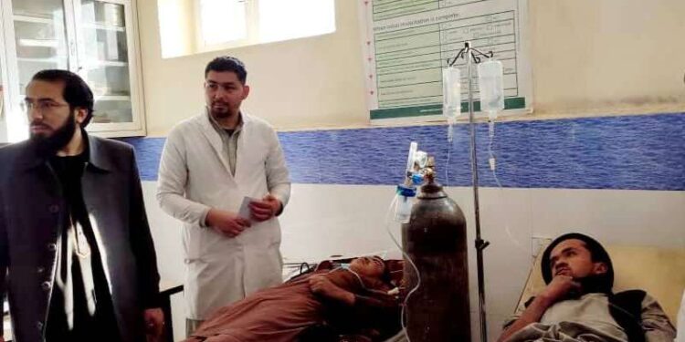 سمنګانو کې د ګازنیونې له امله ۸ تنه مسموم شوي