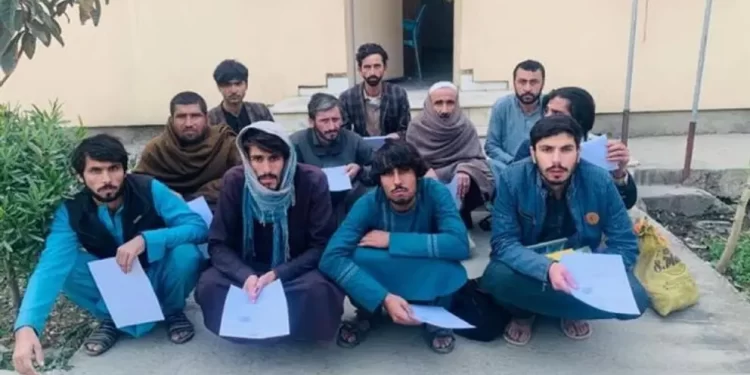 د پاکستان له زندانونو ۲۱ افغانان خوشې شول