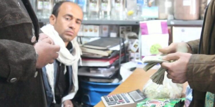 مسوولین: نیمروز کې له ایراني تومانو ګټنه نږدې صفر شوې ده