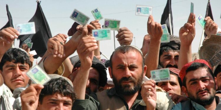 له پاکستانه د «اې سي سي» کارت لرونکي افغان کډوال ایستل کېږي
