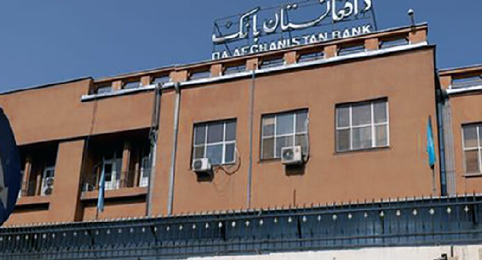 د افغانستان بانک رییس له روزا اوتونبایوا او مل پلاوي سره کتلي