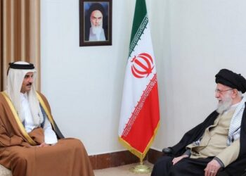 د قطر امیر د ایران له مذهبي مشر سره لیدلي دي