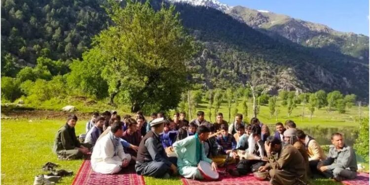 تېر کال له نورستان څخه ۳۰۰ زره سیلانیانو لیدنه کړې ده