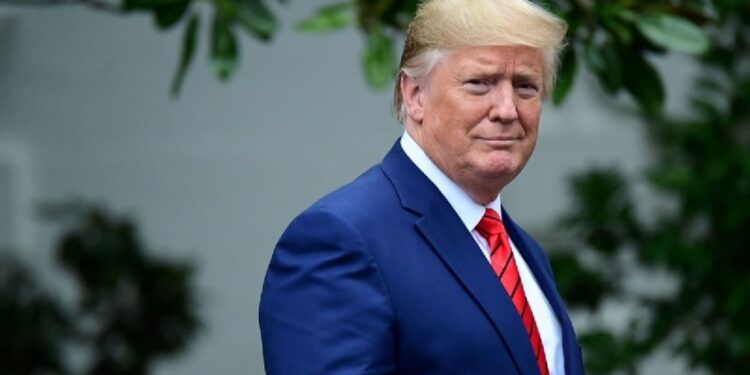 ټرمپ پر نړۍ د پاچاهۍ په موډ کې