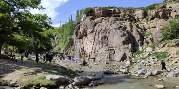 لوګر؛ روان کال ۳۷زره کسانو له لرغونو او تفریحي سیمو لیدنه کړې