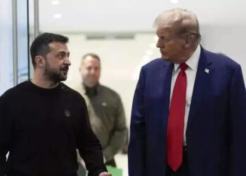 زیلېنسکي: له ټرمپ سره مې واضح او ګټورې خبرې وکړې