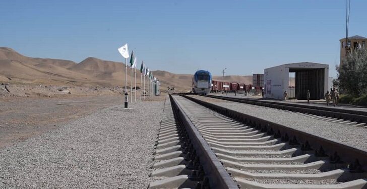 افغان او ازبیکستاني لوري پر سوداګریزو او ريلي اړیکو خبرې کړې