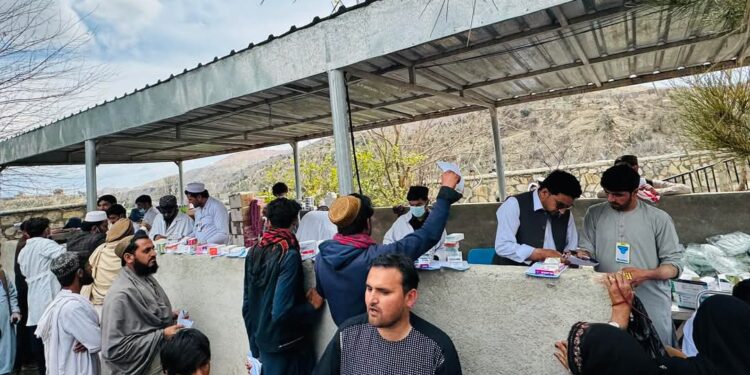 د خوست ځاځي میدان کې د سلګونه ناروغانو وړیا درملنه شوې