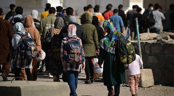 ایران کې پر افغان کډوالو نوي بندیزونه لګول کېږي