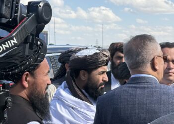 د بلخ والي ازبکستان ته سفر کړی