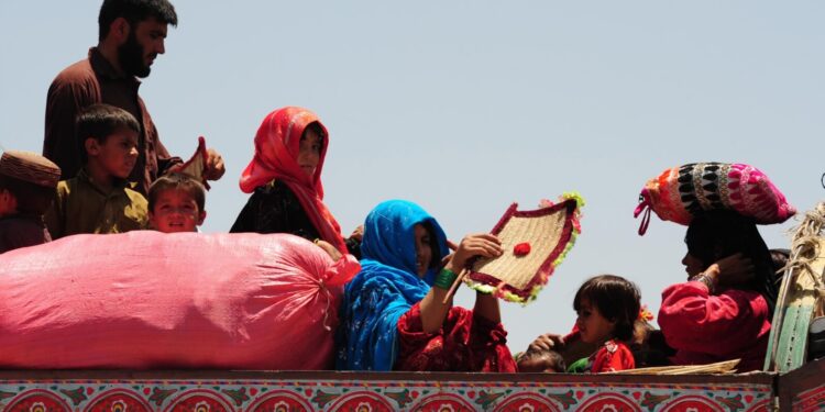 چارواکي: پاکستان کې د افغان کډوالو ملاتړ ته ژمن یو