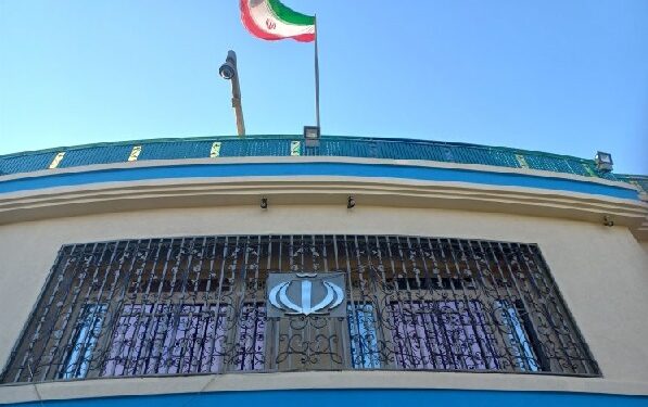 ننګرهار؛ د ایران کونسلګري د ورځې ۵۰۰ کسانو ته وېزې ورکوي