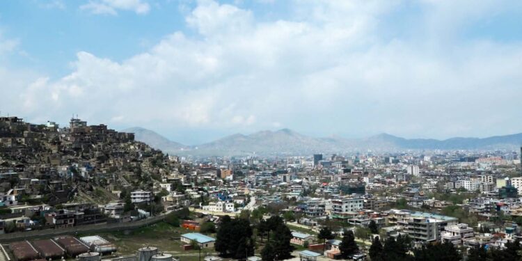 اټکل؛ تر ۲۰۶۰ کال پورې به د افغانستان نیم نفوس ښارونو کې ژوند کوي