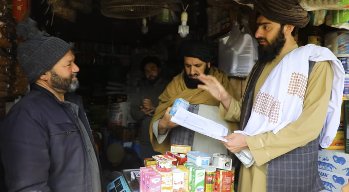 کابل کې پر هټۍ والو نوې نرخ پاڼې وېشل شوي
