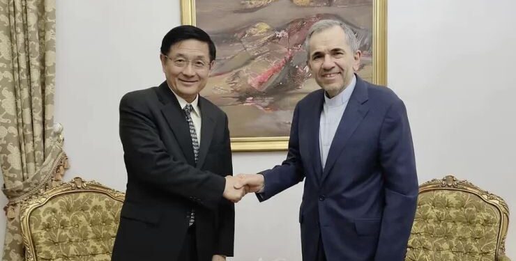 ایسنا اژانس؛ ایراني او چینايي چارواکو د افغانستان په تړاو خبرې کړې