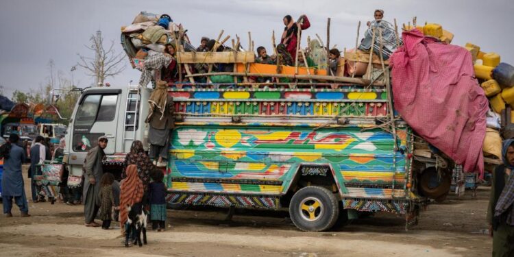 په تېرو دوو ورځو کې څه باندې ۸ زره افغان کډوال هېواد ته راستانه شوي