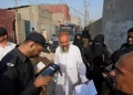 ټریبیون: پاکستاني پولیس د شتمنو افغان کډوالو پر شړلو سترګې پټوي
