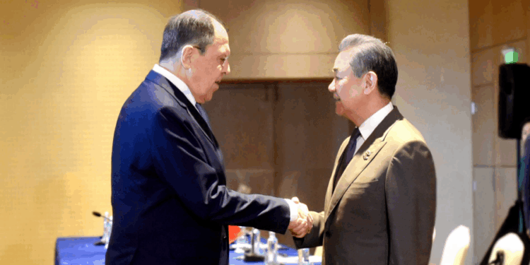 وانګ يي د روسيې د بهرنيو چارو وزير سېرګې لاوروف سره وليدل