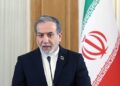 عراقچي: موږ د ډیپلوماسۍ پلوي یو خو پوځي ګواښونو ته به تسلیم نه شو