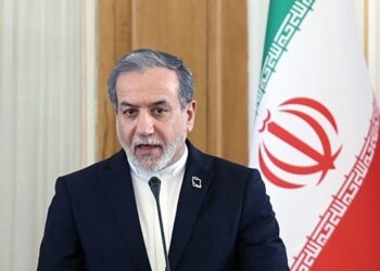 عراقچي: موږ د ډیپلوماسۍ پلوي یو خو پوځي ګواښونو ته به تسلیم نه شو