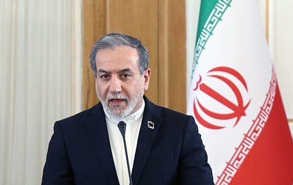 عراقچي: موږ د ډیپلوماسۍ پلوي یو خو پوځي ګواښونو ته به تسلیم نه شو