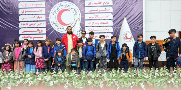 ۲۰ تنه افغان ماشومان المان کې له درملنې وروسته هېواد ته راستانه شول