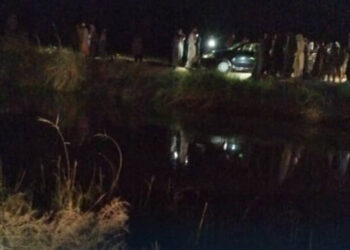 هلمند کې اوبو ته د یوه موټر لوېدو پېښه کې ۶ تنه مړه شوي