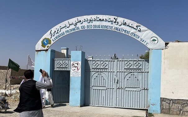 کندهار؛ روږدو کسانو ته د درملنې تر څنګ حرفوي زده کړې ورکول کیږي