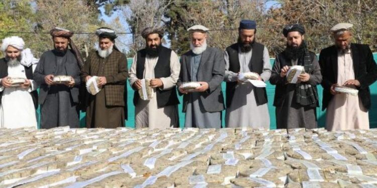 د افغانستان بانک: تېر کال ۳٫۳میلیارده زاړه بانکنوټونه سوځول شوي