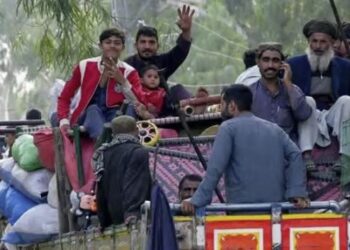 پاکستان؛ پرون له ۱۰۰۰ ډېر افغان کډوال هیواد ته را ستانه شوي