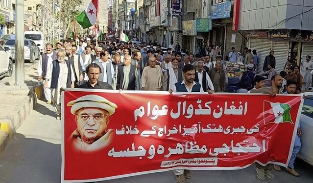 پاکستان؛ کوټه کې د افغان کډوالو جبري اېستل کېدو پر ضد لاریون شوی