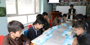 په کابل کې د ماشومانو لپاره د “غوټۍ کوچنی ټولګی” کتاب وویشل شو