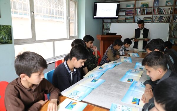 په کابل کې د ماشومانو لپاره د “غوټۍ کوچنی ټولګی” کتاب وویشل شو