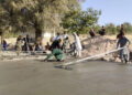 لغمان کې د ۸ کیلومتره سړک د کانکرېټ کېدو چارې پيل شوې