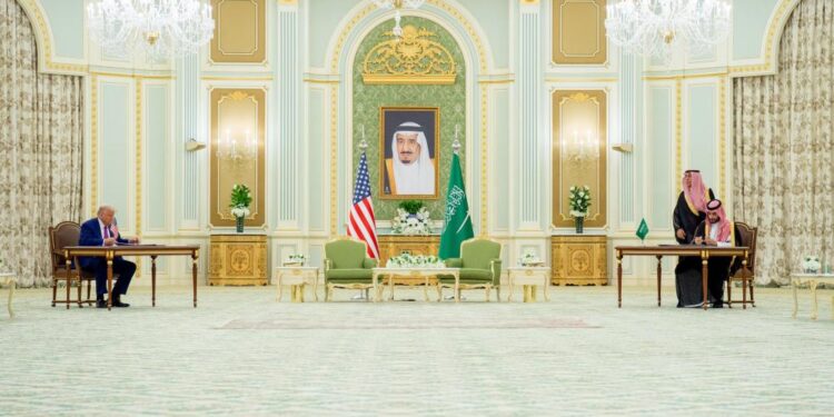 ټرمپ په منځني ختیځ کې شوي اقتصادي تړونونه د خپل سفر مهمې لاسته راوړنې بللې