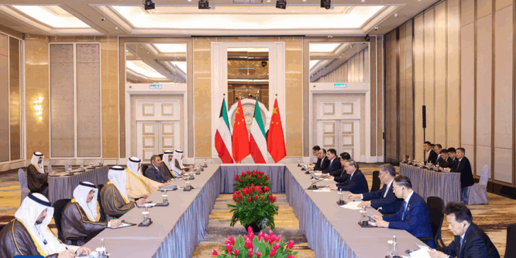 لي چيانګ د کويټ له وليعهد سره وکتل