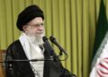 خامنه یي: ګومان نه کوم له امریکا سره روان مذاکرات کومه پایله ورکړي