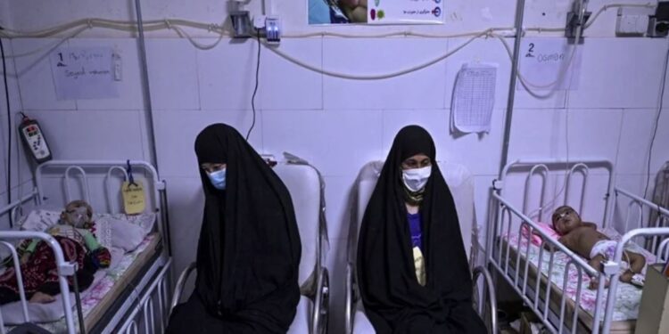 ډبلیو ایف پي: افغانستان کې څه باندې ۴میلیونه مېندې او ماشومان پر خوارځواکۍ اخته دي