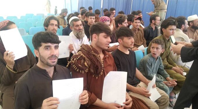 د پاکستان له زندانونو ۲۴۶ تنه افغانان خوشې شول