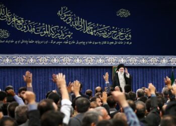 خامنه اي: امریکا سره په روانو مذاکراتو باور نه لرم