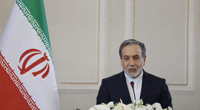 ایران د خپلو اټومي تاسیساتو پر ساتنې ټینګار وکړ