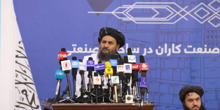 هېواد کې صنعتکارانو ته د قانونو اسنادو د وېش لړۍ پیل شوه