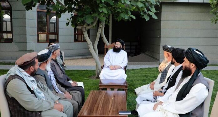 مولوي عبدالکبیر: د کډوالو لپاره د ښارګوټو د پرانیستلو چارې روانې دي