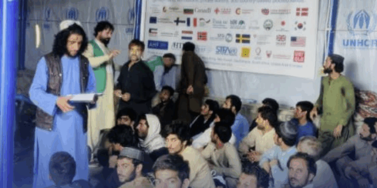 د پاکستان له زندانونو ۱۳۹ افغان کډوال خوشې شول