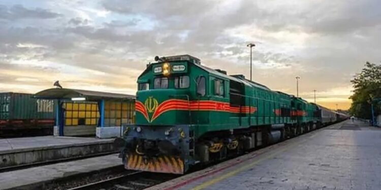 ایران: د اورګاډي له لارې ۵۰۰ زره ټنه توکي افغانستان ته لېږدوو