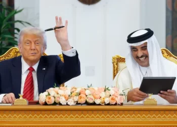 ټرمپ؛ د قطر له امیر سره د سوداګریزو اړیکو د پیاوړتیا هوکړې لاسلیک کړې