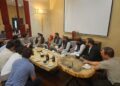 د عامې روغتیا وزیر ایران کې له افغان زده کړیالانو سره کتلي