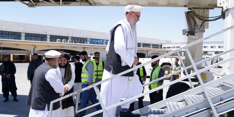 مولوي عبدالسلام حنفي د یوه پلاوي په مشرۍ چین ته لاړ
