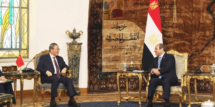 لي چیانګ د مصر له ولسمشر سره وکتل