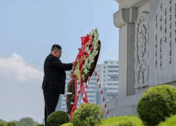 کيم جونګ اون د چين او ډيموکراتيکې کوريا د دوستۍ برج ته درناوی ښودلی